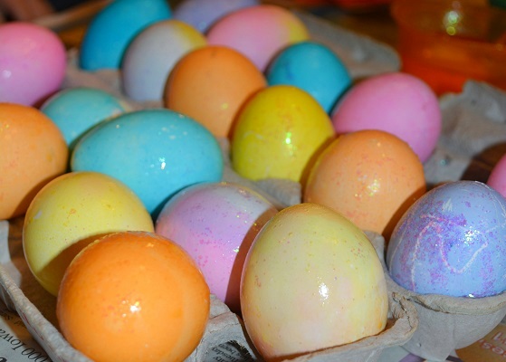 Cooking, Dyeing, and Hiding Easter Eggs: {EGG}cellent Tips and Tricks