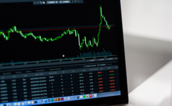 An image of stocks on a computer: advice for entering the stock market